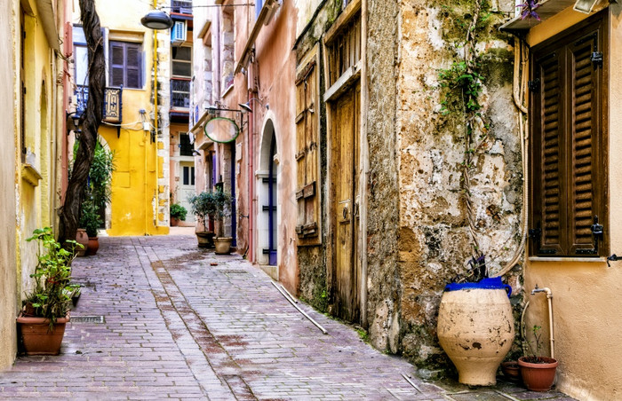 色彩斑斓的传统的希腊系列狭窄的街道老小镇有关克里特岛岛传统的花街道老小镇有关克里特岛岛希腊