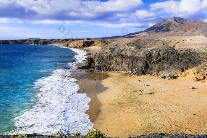 风景优美的自然和美丽的色彩斑斓的海滩火山兰斯洛特游船上海滩金丝雀岛屿金海滩兰斯洛特岛游船上金丝雀岛屿西班牙