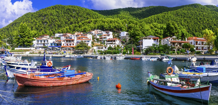 斯科派洛斯岛斯波拉得岛希腊风景如画的传统的钓鱼村neo克利马