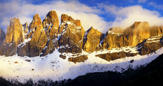 令人惊异的日落在山峰白云石阿尔卑斯山脉山美自然北部意大利
