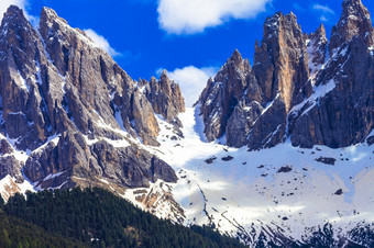 <strong>白云石</strong>山脉山令人印象深刻的景观北部意大利受欢迎的滑雪度假<strong>胜地</strong>阿尔卑斯山脉秋天富内斯