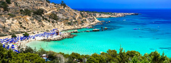 科诺斯湾美妙的海滩与绿松石海塞浦路斯岛