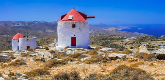 传统的希腊<strong>风车</strong>基克拉迪群岛美丽的阿莫尔戈斯岛乔拉<strong>村</strong>