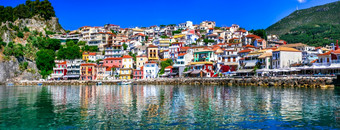 美丽的色彩斑斓的小镇帕尔加受欢迎的旅游度假胜地epirus希腊