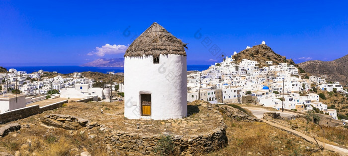 希腊旅行基克拉迪群岛风景优美的Ios岛视图风景如画的乔拉村和老风车