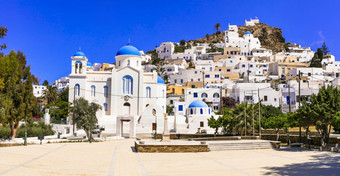 美丽的岛屿希腊Ios基克拉迪群岛白色传统的房子风景如画的村乔拉视图广场和教堂市中心
