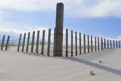沙子沙丘大西洋海岸与栅栏