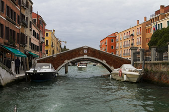 威尼斯意大利4月街的观点运河而且古老的体系结构威尼斯意大利威尼斯城市东北意大利选址集团小岛屿分离运河而且有关桥梁