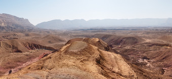风景优美的沙漠景观的小火山口<strong>马赫特</strong>什儿子说以色列内盖夫沙漠