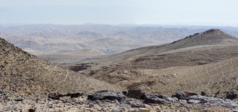 沙漠景观与远<strong>贝都因</strong>人营朦胧的一天Kidod切克附近阿拉德内盖夫沙漠以色列沙漠景观与远<strong>贝都因</strong>人营朦胧的一天