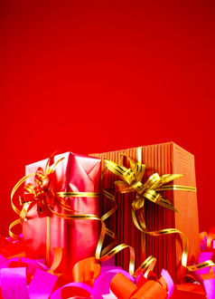 礼物红色的盒子对红色的背景