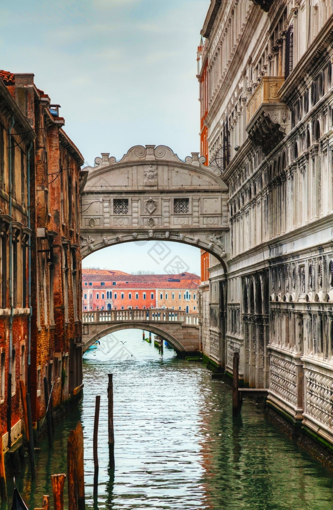 桥叹了口气威尼斯意大利威尼斯rsquo著名的桥叹了口气是设计安东尼奥Contino而且是建的开始的世纪