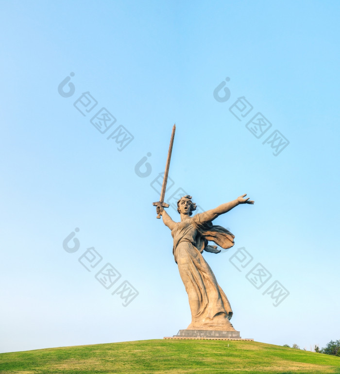 伏尔加格勒俄罗斯7月rsquo的祖国电话!rsquo纪念碑7月伏尔加格勒俄罗斯的不朽的纪念是构造之间的而且而且加冕巨大的寓言雕像的祖国的前的山