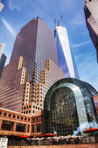 新纽约城市五月世界金融中心建筑与人五月新纽约城市rsquo复杂的办公室建筑位于在西街从的世界贸易中心网站较低的曼哈顿