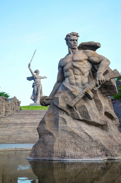 伏尔加格勒俄罗斯7月rsquo的祖国电话!rsquo纪念碑7月伏尔加格勒俄罗斯的不朽的纪念是构造之间的而且而且加冕巨大的寓言雕像的祖国的前的山