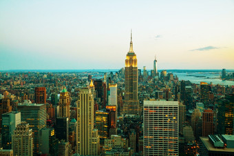 新纽约城市五月新纽约城市景观的晚上与帝国状态建筑日落五月新纽约rsquo故事摩天大楼位于中城曼哈顿而且站在的世界rsquo最高的建筑为年从它的完成