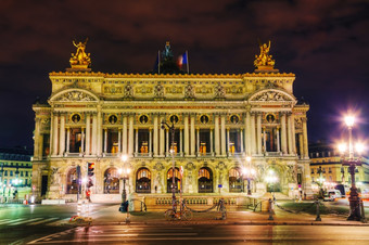 的皇宫加尼叶国家歌剧房子巴黎法国的晚上