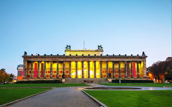 老博物馆建筑的早....柏林德国