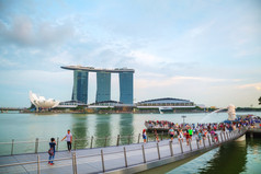 新加坡10月概述的玛丽娜湾与的鱼尾狮和玛丽娜湾金沙10月新加坡