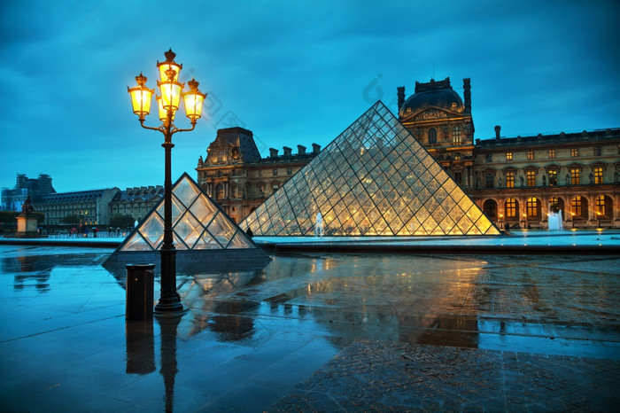 巴黎11月的罗浮宫金字塔11月巴黎法国服务的主要入口的罗浮宫博物馆完成有成为具有里程碑意义的巴黎