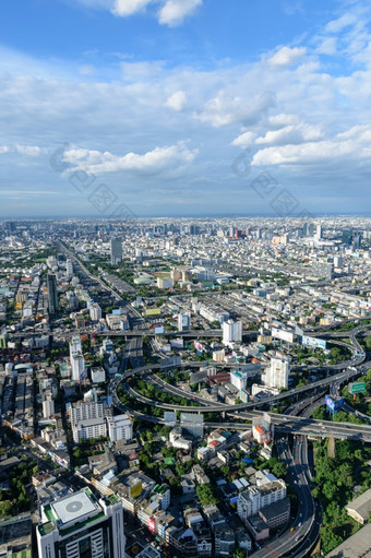 曼谷泰国高速公路和天际线空中视图