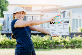 亚洲女人持有电影板岩颜色董事会为电影电影和电视行业