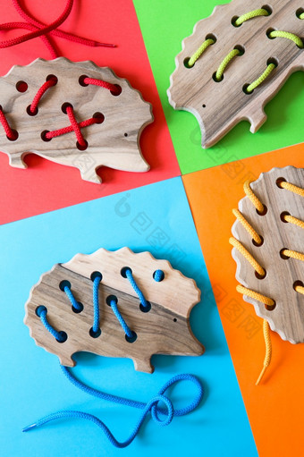 自然木用带子束紧玩具刺猬为教育细电动机技能手眼睛协调数学技能蒙特梭利材料发展教育学前教育孩子们教育玩具