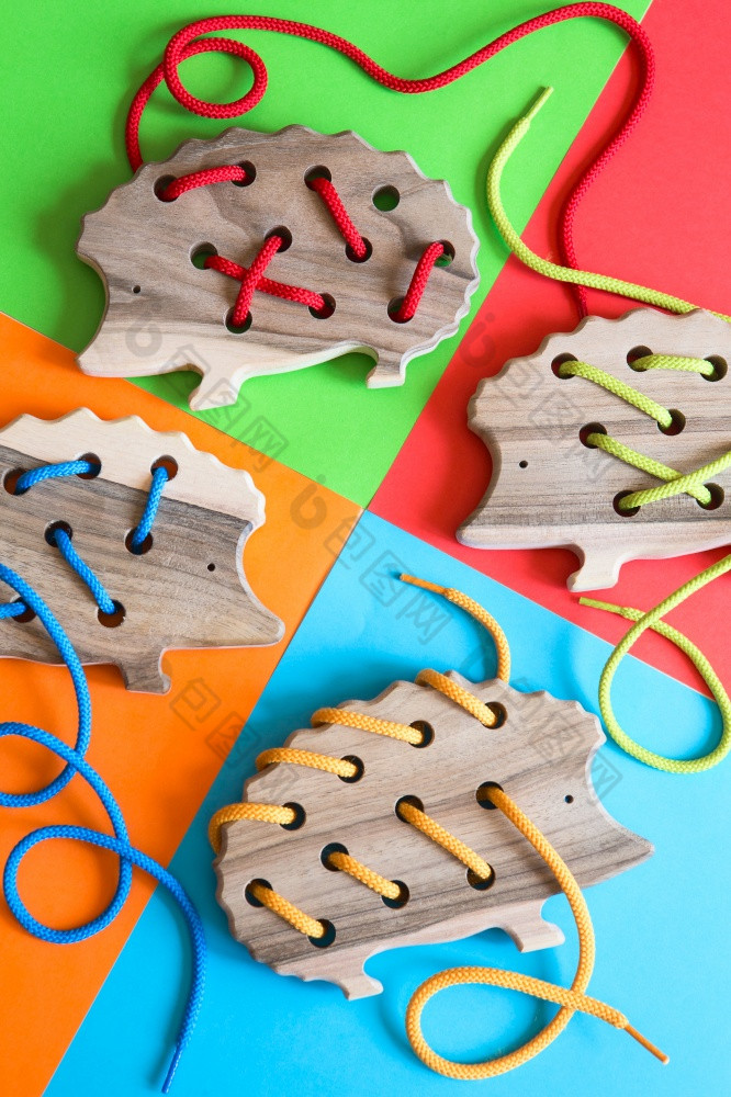 自然木用带子束紧玩具刺猬为教育细电动机技能手眼睛协调数学技能蒙特梭利材料发展教育学前教育孩子们教育玩具