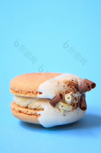 蛋糕macaron<strong>蛋白</strong>杏仁饼干蓝色的背景色彩斑斓的杏仁饼干法国<strong>蛋白</strong>杏仁饼干蛋糕特写镜头<strong>蛋白</strong>杏仁饼彩色的背景