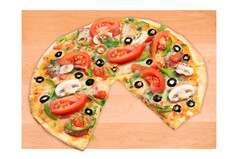 美味的披萨与蔬菜孤立的白色背景美味的披萨与蔬菜