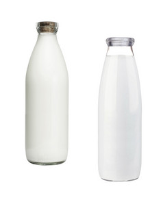 两个牛奶瓶孤立的白色背景两个牛奶瓶
