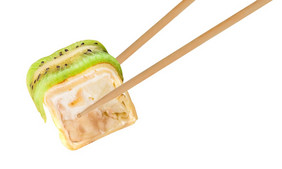 筷子持有寿司卷