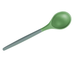 绿色塑料勺子孤立的白色背景