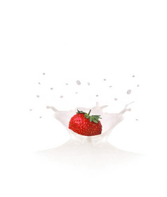 草莓瀑布成牛奶导致飞溅和滴草莓瀑布成牛奶导致飞溅