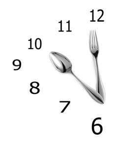 时钟使勺子和叉孤立的时钟使勺子和叉