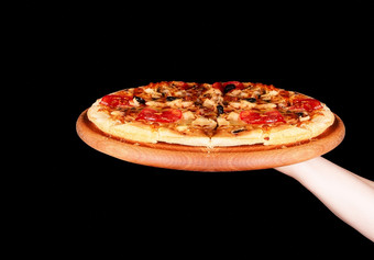 美味的披萨<strong>木板黑色</strong>的<strong>背景</strong>美味的披萨<strong>木板</strong>
