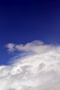 蓝色的天空背景纹理蓝色的天空