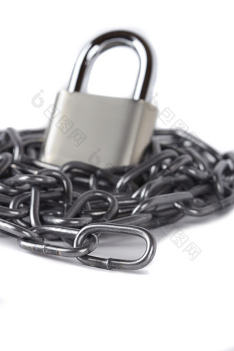 黑色的链和挂锁孤立的对白色背景黑色的链和挂锁孤立的