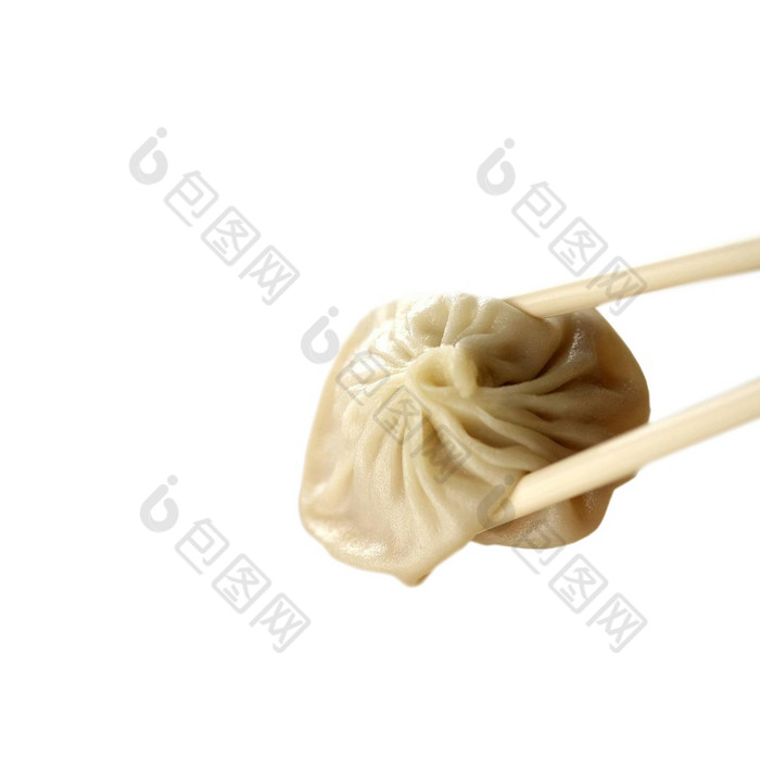 意式馄饨筷子孤立的白色背景意式馄饨与筷子孤立的