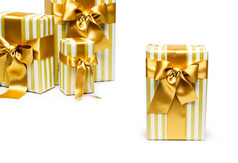 黄金礼物盒子孤立的白色背景黄金礼物盒子孤立的白色
