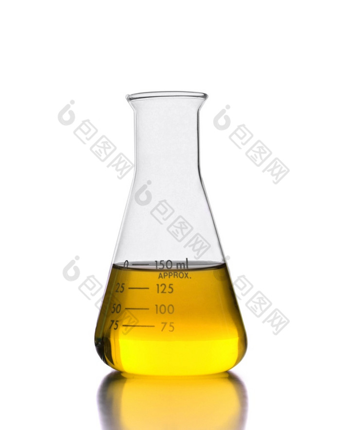 锥型瓶与黄色的解决方案孤立的白色背景锥型瓶与黄色的解决方案