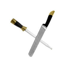 刀和卷笔刀孤立的白色背景
