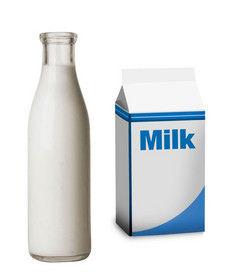 牛奶瓶孤立的白色牛奶瓶孤立的