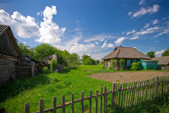 乡村木房子的俄罗斯村
