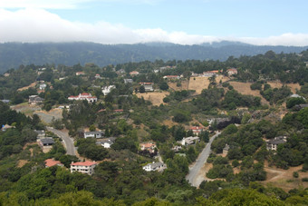 房屋沿着的脊红木城市加州
