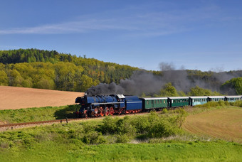 历史蒸汽火车特别推出了捷克老蒸汽火车旅行和为旅行周围的捷克共和国