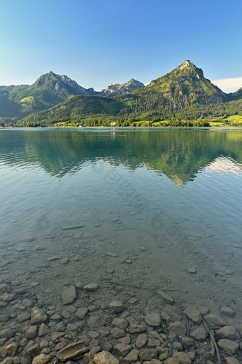 美丽的景观与湖和山夏天自然色彩斑斓的背景沃尔夫冈湖湖的奥地利<strong>掌声</strong>