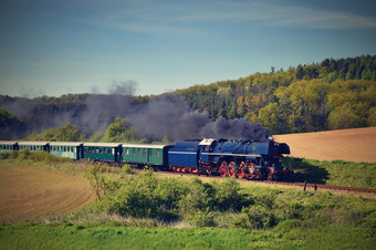 历史蒸汽火车特别<strong>推出</strong>了捷克老蒸汽火车旅行和为旅行周围的捷克共和国