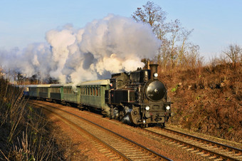 历史蒸汽火车特别<strong>推出</strong>了捷克老蒸汽火车为旅行和为旅行周围的捷克共和国