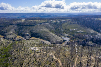 空中视图水储层包围森林再生后bushfiresdargan的中央<strong>高地</strong>区域<strong>新</strong>南威尔士澳大利亚
